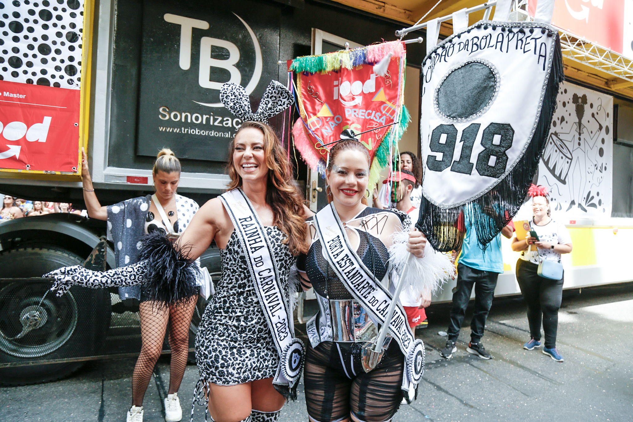 Paolla Oliveira e Leandra Leal no Cordão do Bola Preta