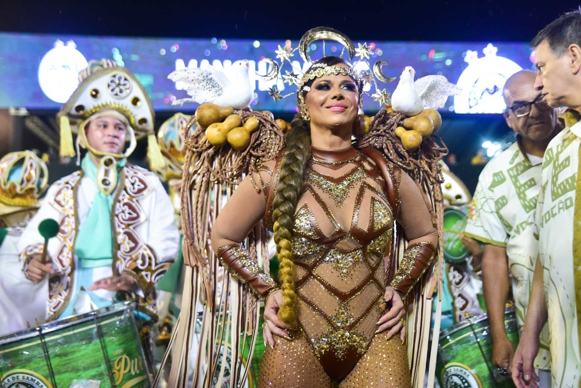 Divas colorem sambódromo do Anhembi em folia paulista