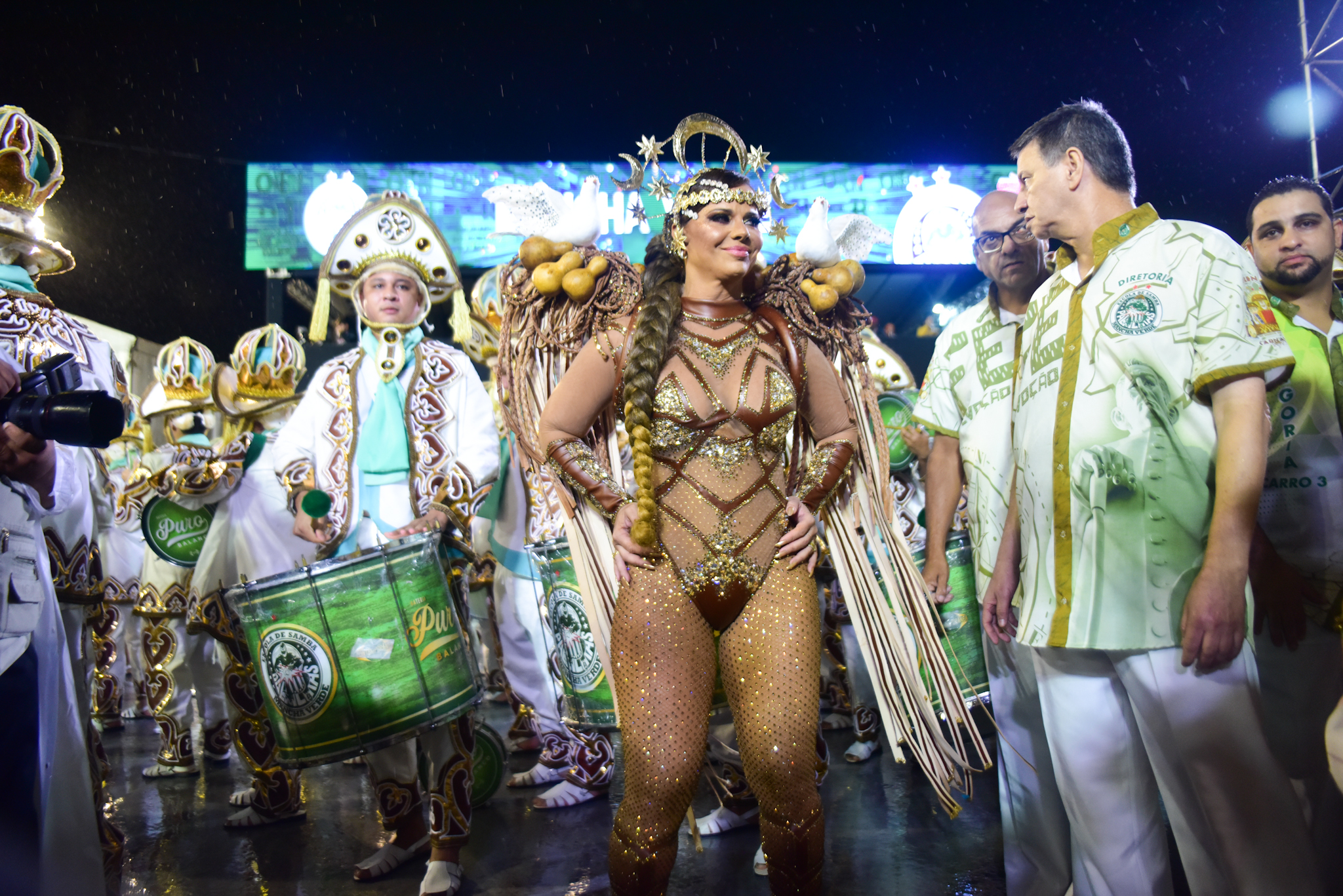 Viviane Araujo arrasa pela Mancha Verde