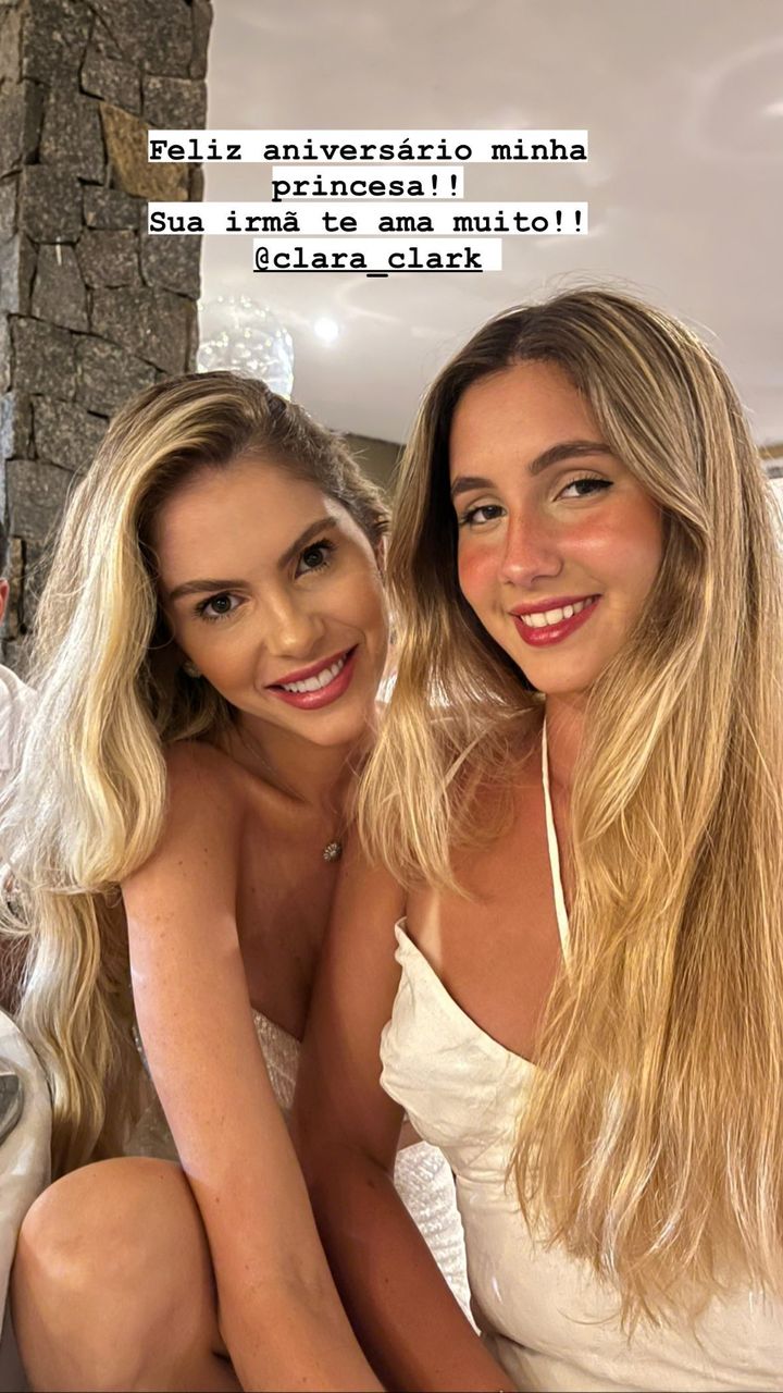 Bárbara Evans parabeniza a irmã, Clara Clark