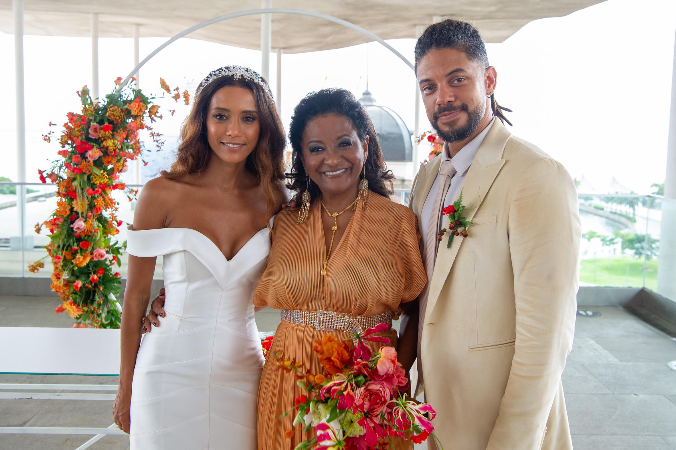 Casamento de Ítalo (Paulo Lessa) e Clarice (Taís Araújo) na novela 'Cara e Coragem'