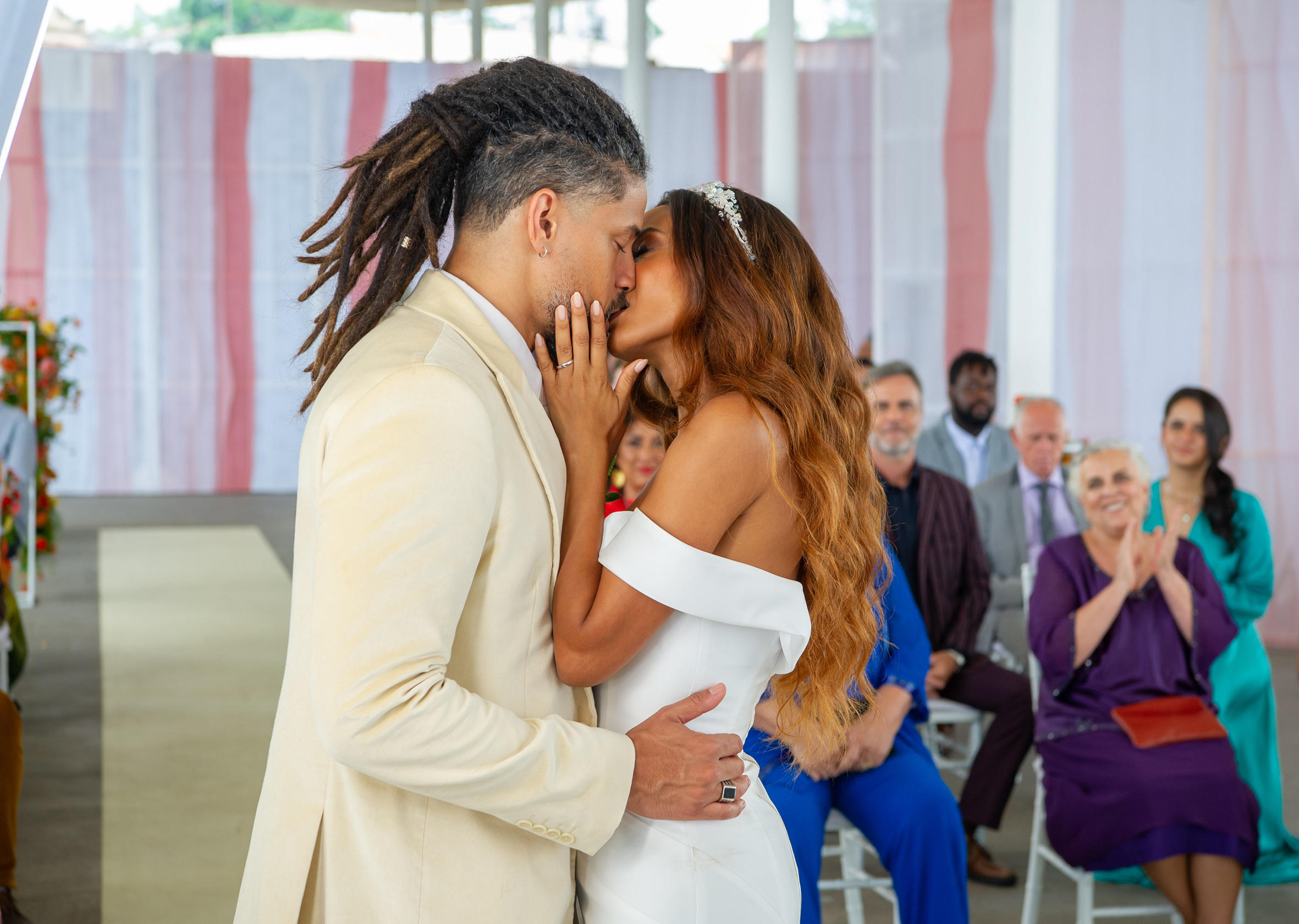 Casamento de Ítalo (Paulo Lessa) e Clarice (Taís Araújo) na novela 'Cara e Coragem'