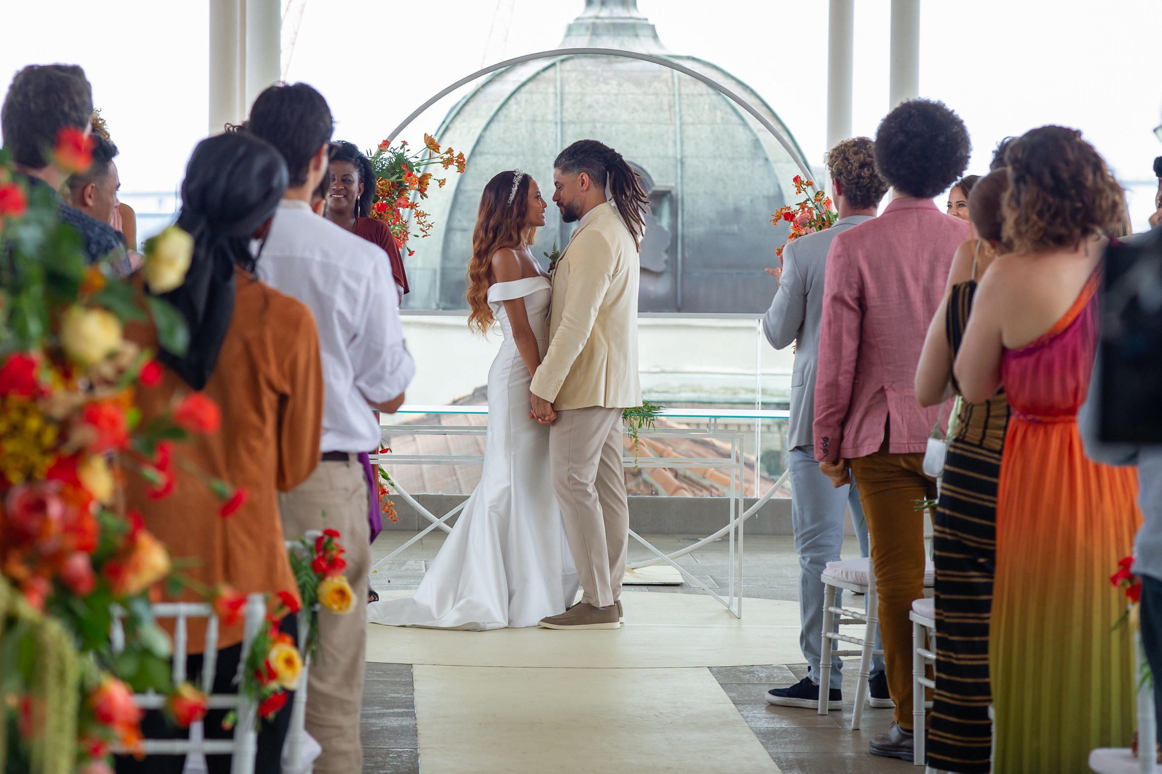 Casamento de Ítalo (Paulo Lessa) e Clarice (Taís Araújo) na novela 'Cara e Coragem'