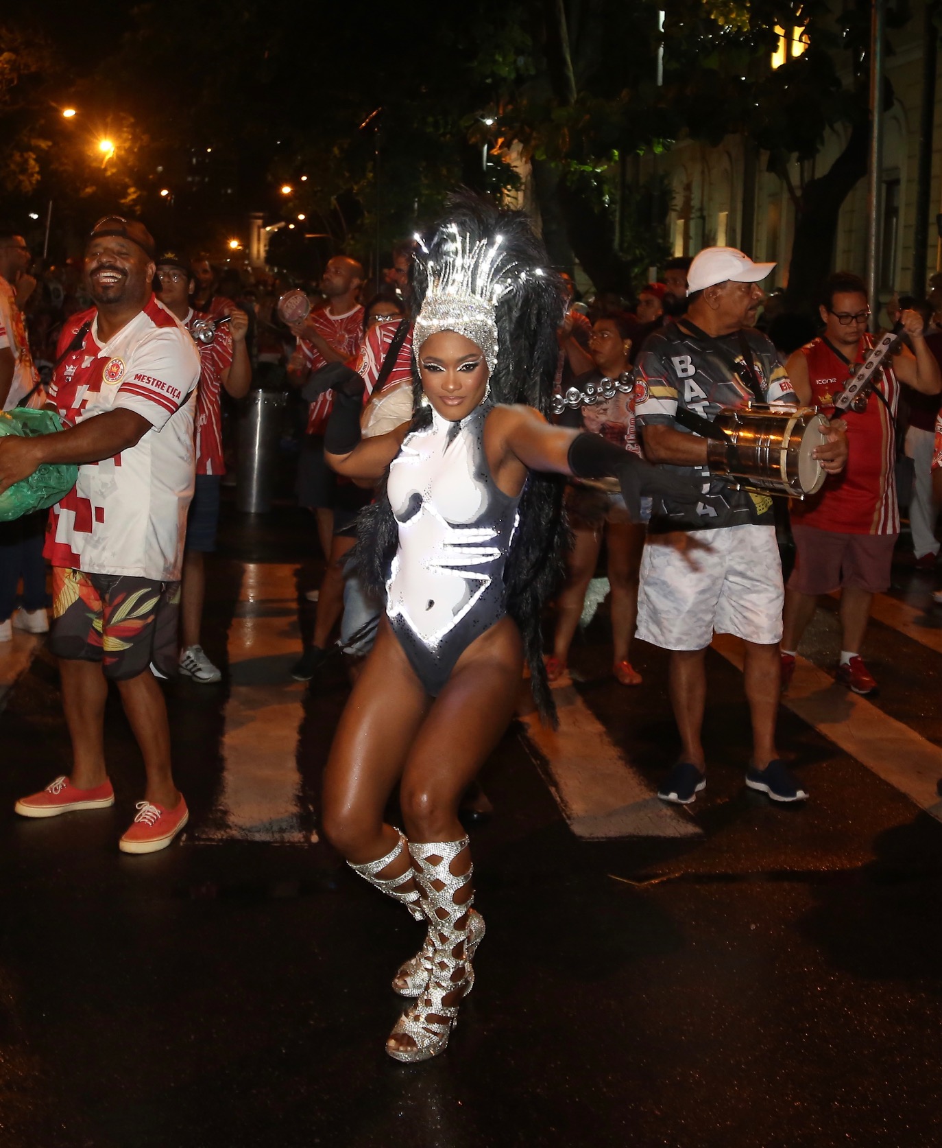 Erika Januza marca presença em ensaio da Viradouro. Foto: Ag News