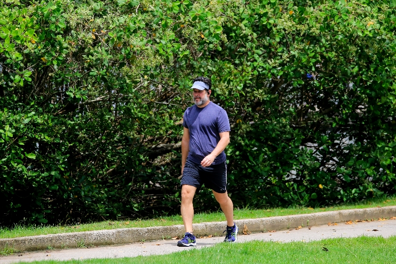 Murilo Benício faz caminhada no Rio de Janeiro