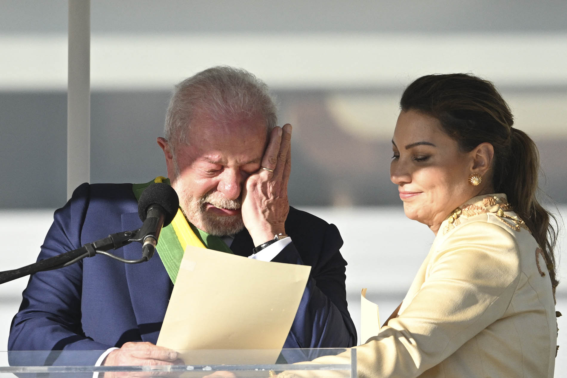 Em ato histórico, Lula toma posse em Brasília