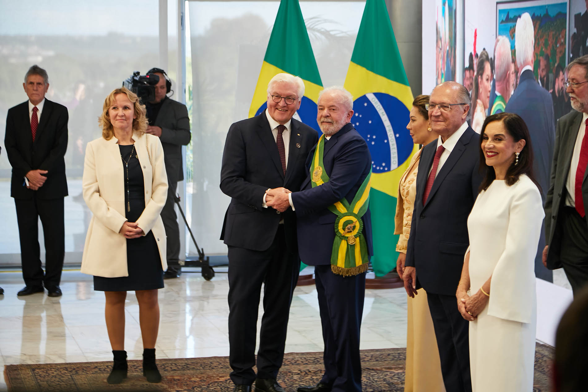 Em ato histórico, Lula toma posse em Brasília