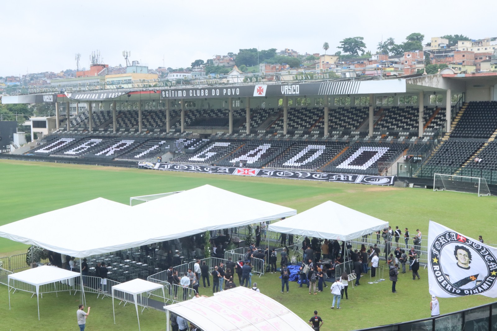 Famosos no velório de Roberto Dinamite