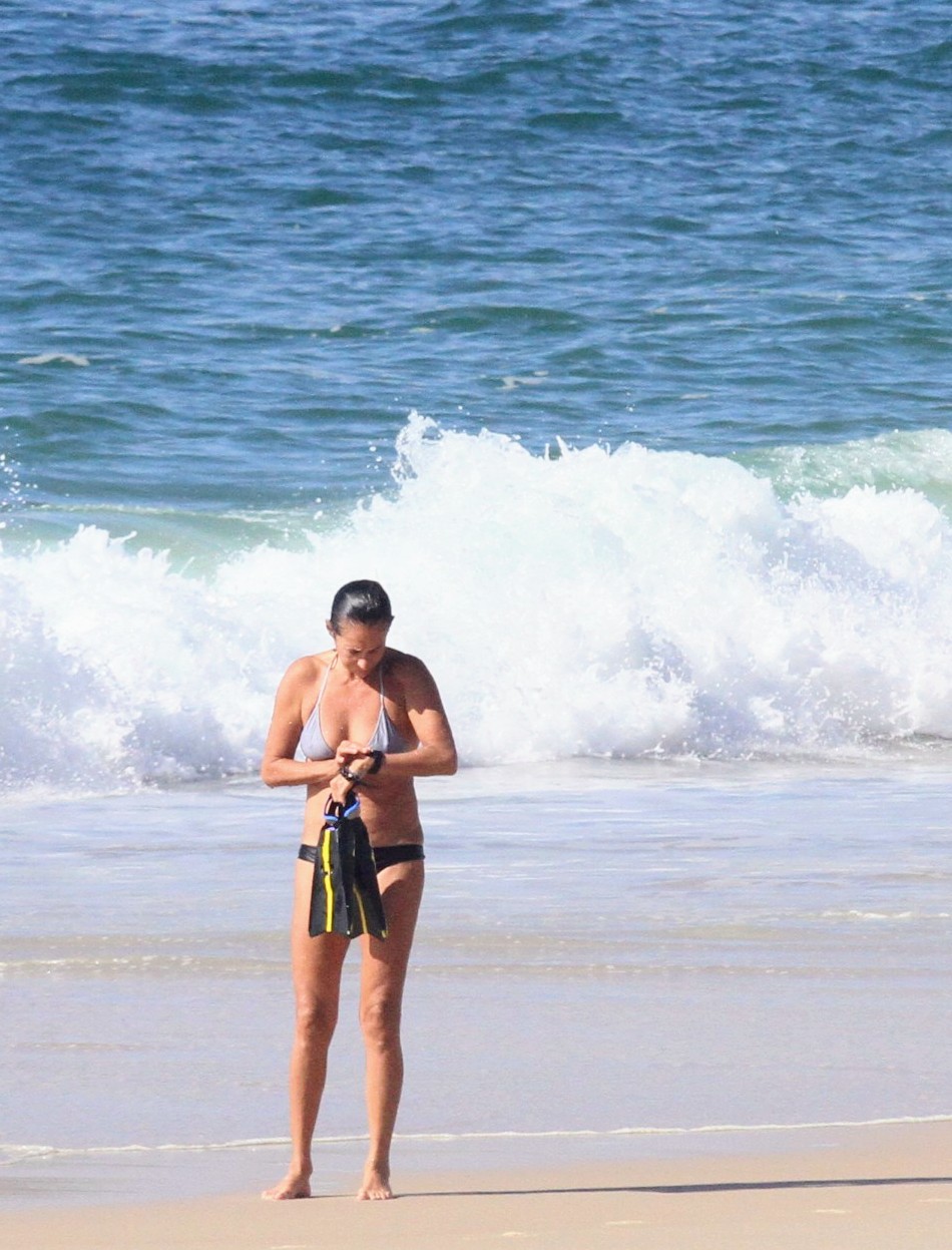 Andréa Beltrão em uma praia no Rio de Janeiro