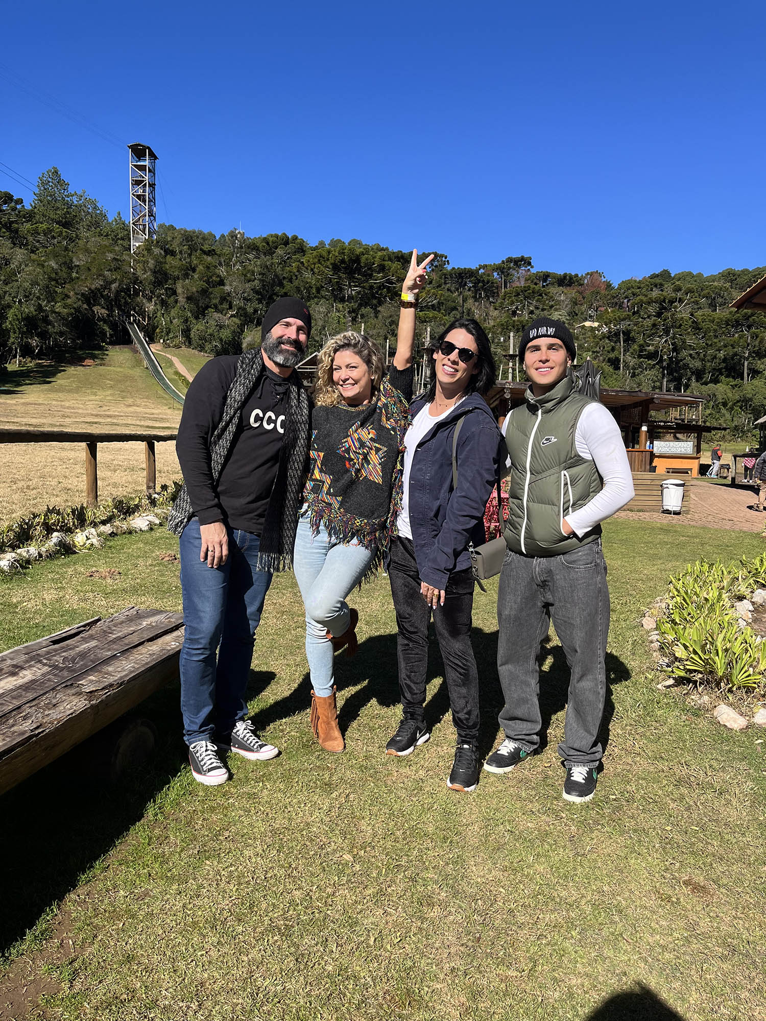 . Iran, Babi, Theo e Igor no Parque Tarundu.