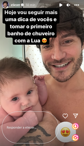 Eliezer toma primeiro banho com a filha Lua