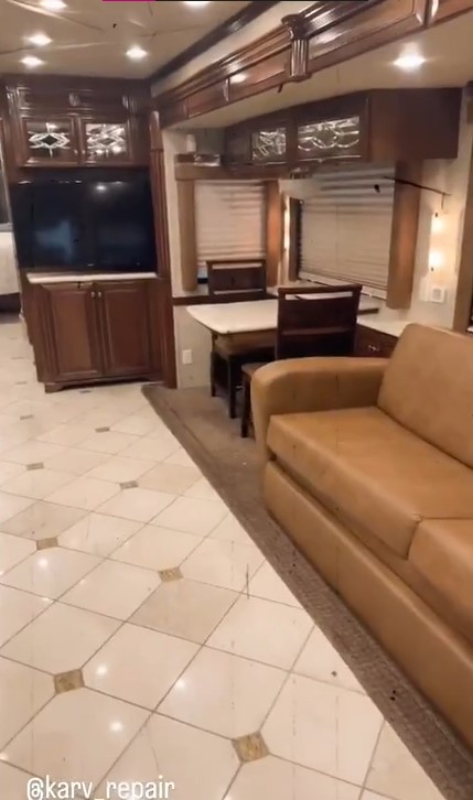 De férias com família, Ivete Sangalo mostra detalhes de seu motorhome de luxo