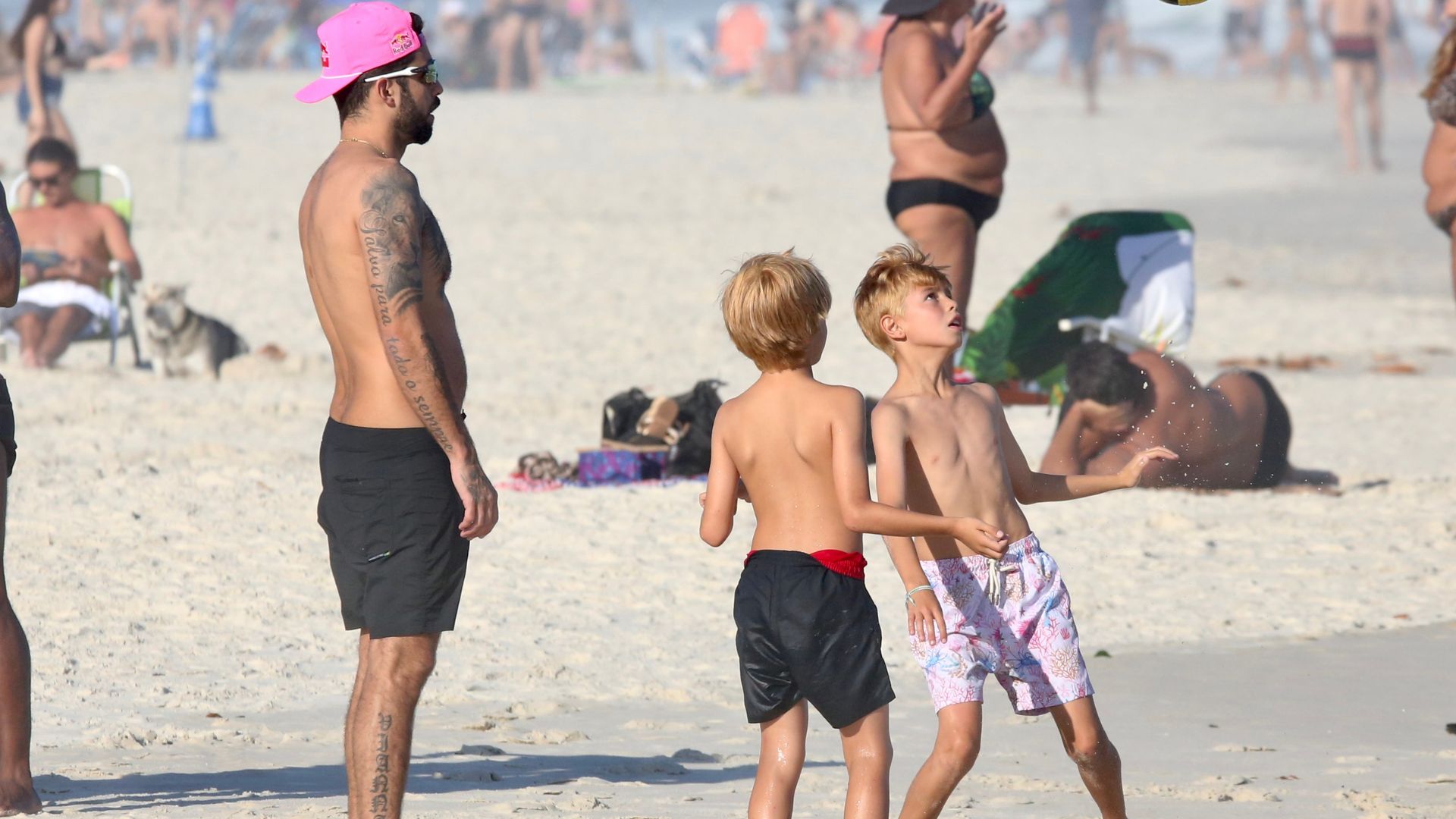 Pedro Scooby na praia