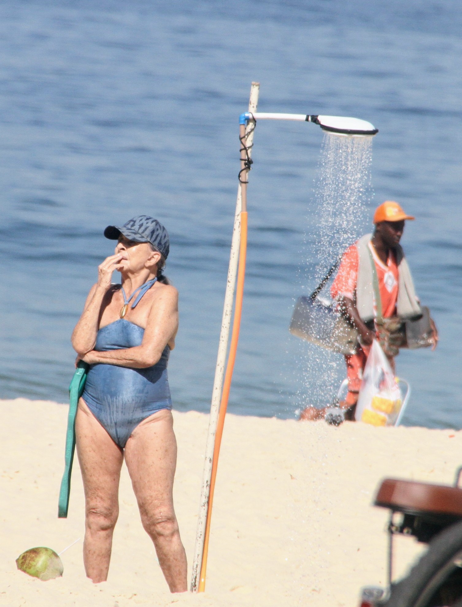 Betty Faria na praia