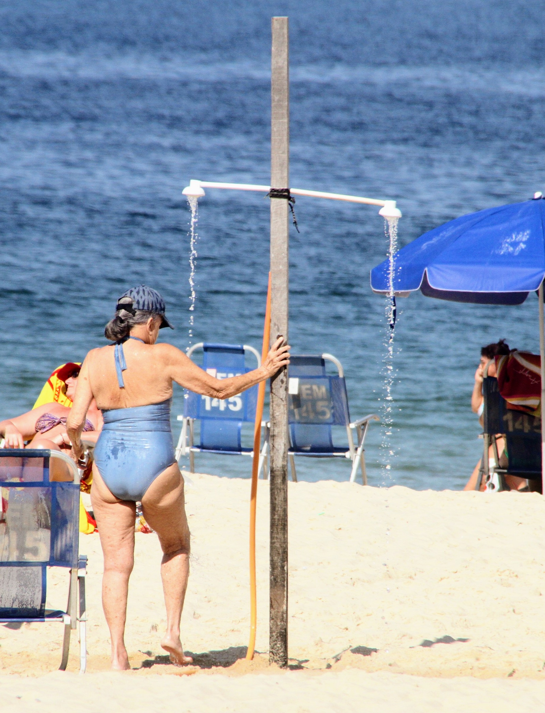 Betty Faria na praia