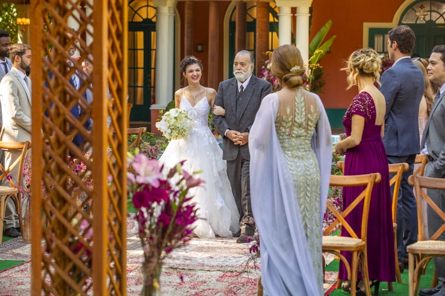 Petra (Debora Ozório) e Luigi (Rainer Cadete) na novela Terra e Paixão