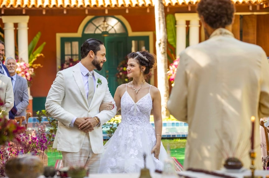 Petra (Debora Ozório) e Luigi (Rainer Cadete) na novela Terra e Paixão