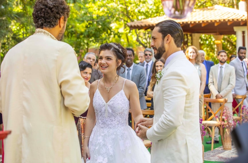 Petra (Debora Ozório) e Luigi (Rainer Cadete) na novela Terra e Paixão