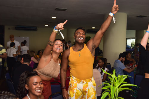 Durante a feijoada, quem roubou a cena foram Fred Nicácio e Domitila. Os amigos surgiram cantando e dançando ao som da música ao vivo que estava tocando no evento