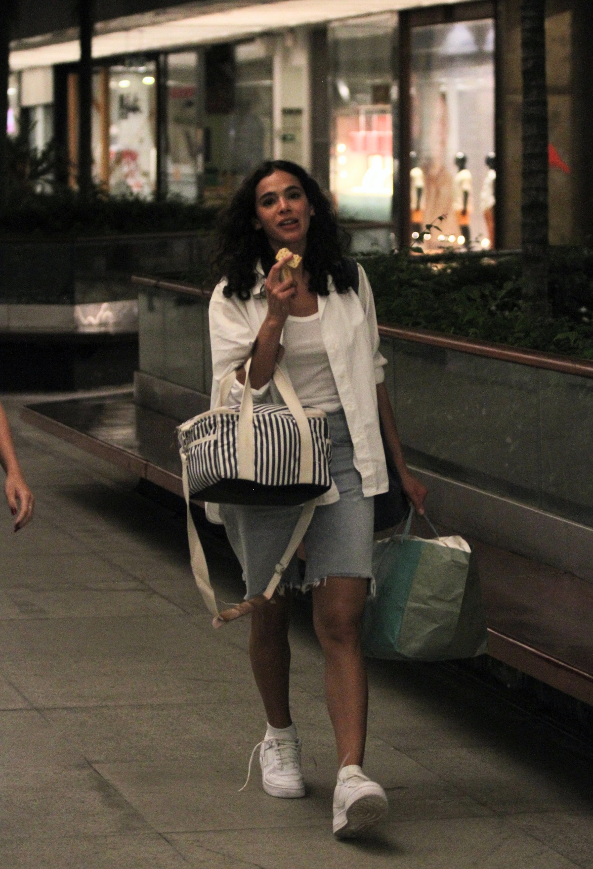 Bruna Marquezine em shopping no Rio de Janeiro