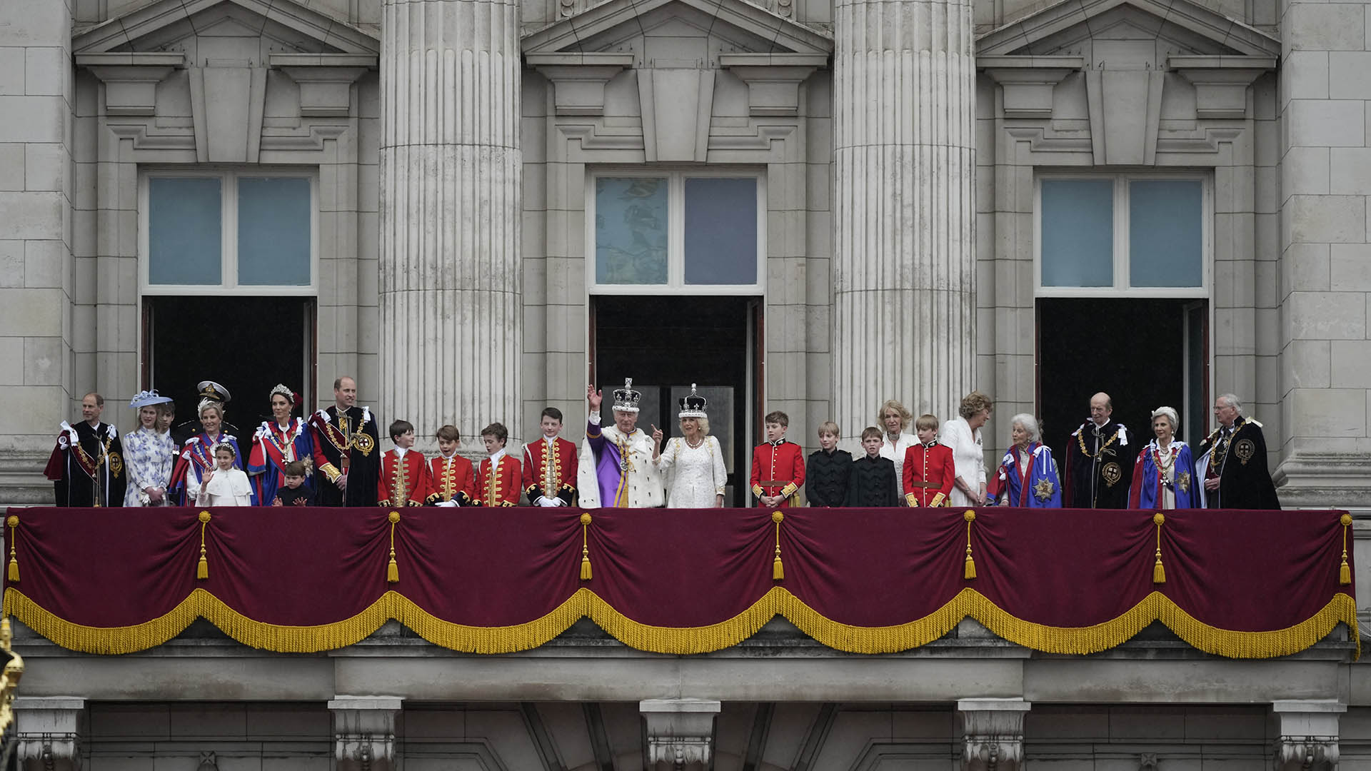 Rei Charles III e rainha Camilla após a coroação