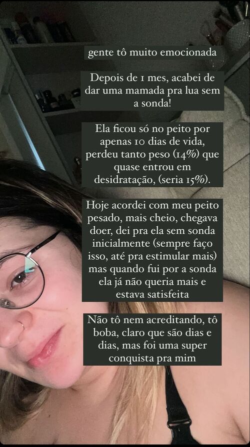 Nos stories do seu Instagram, a influenciadora celebrou o fato de ter conseguido amamentar a filha sem ela precisar de uma sonda