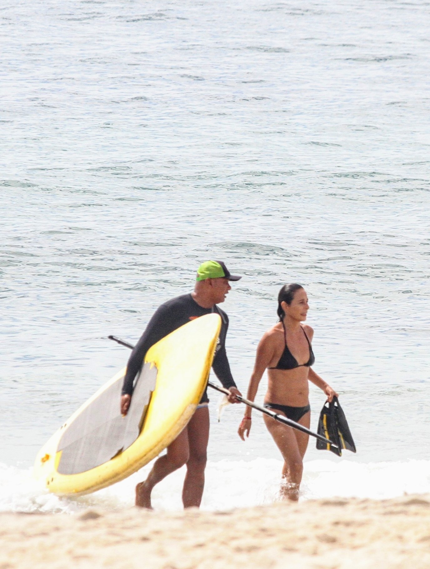 Andréa Beltrão em uma praia no Rio de Janeiro