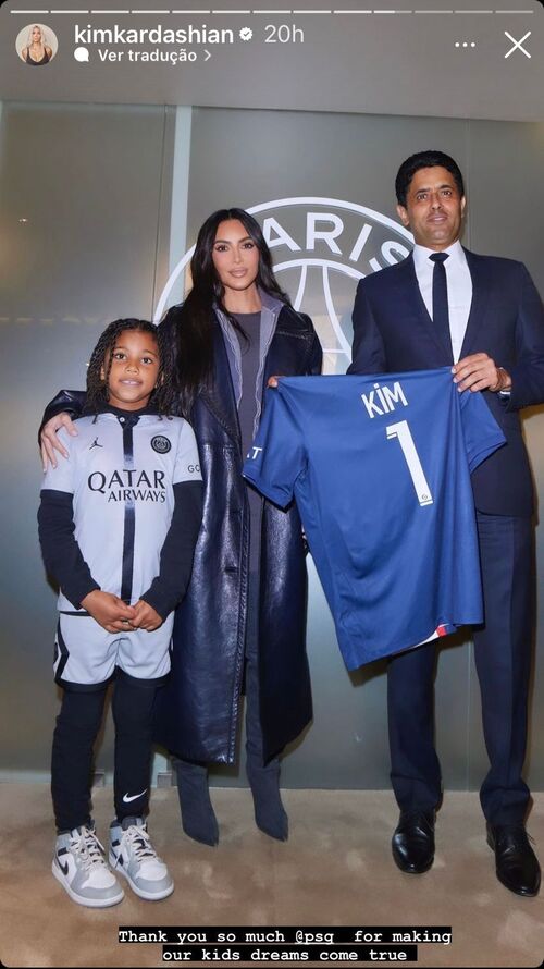 Ainda no jogo, Kim ganhou uma camiseta do time francês com seu nome e o número 1