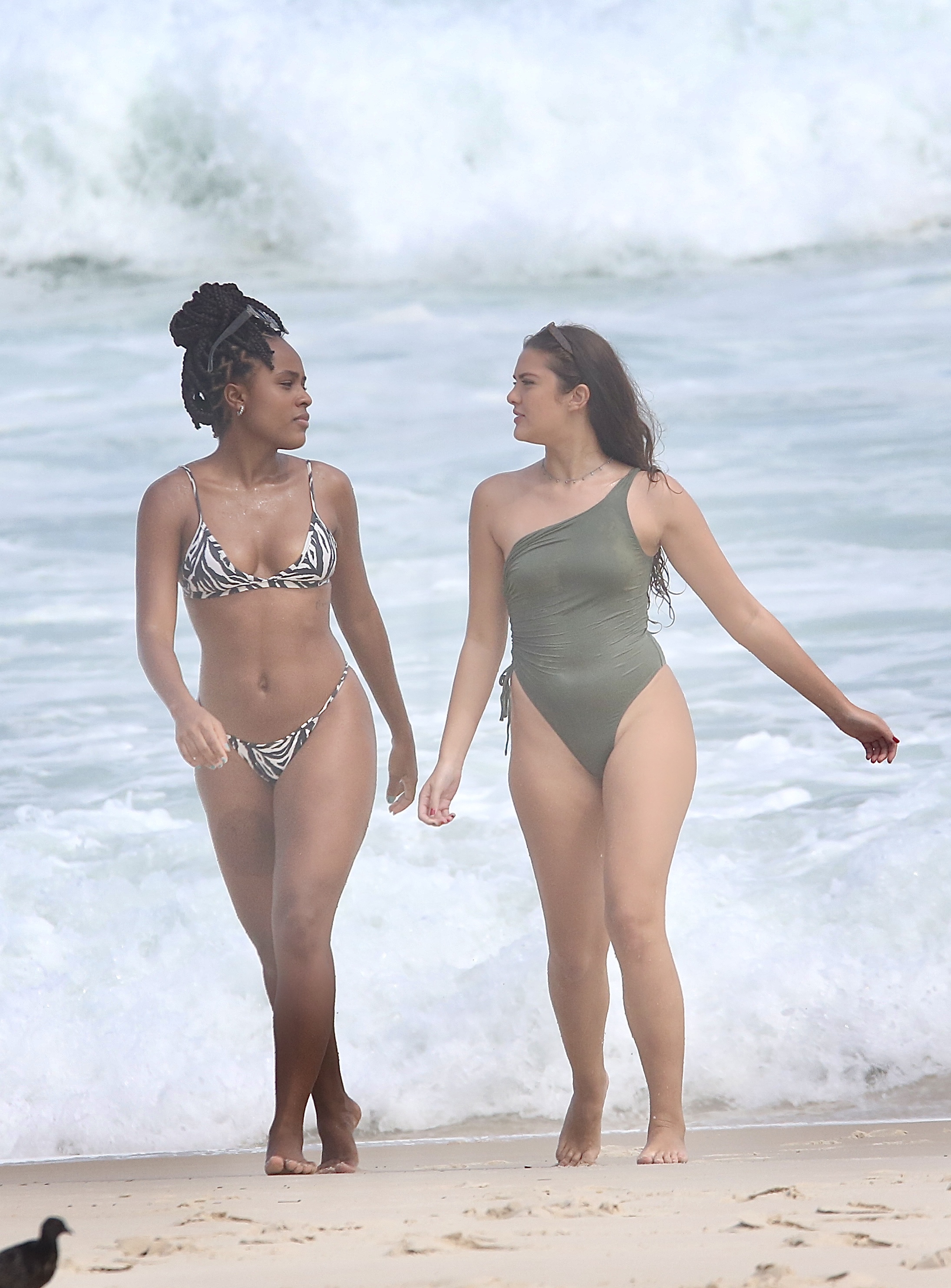 Duda Santos curte dia na praia com Livia Inhudes