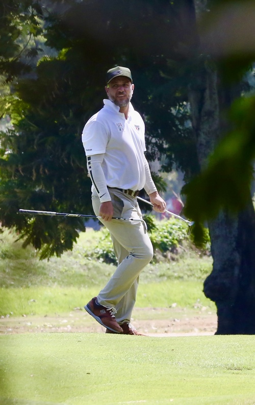 O ator da novela Travessia foi fotografado durante uma partida de golfe em um clube localizado na Barra de Tijuca. Rio de Janeiro. 