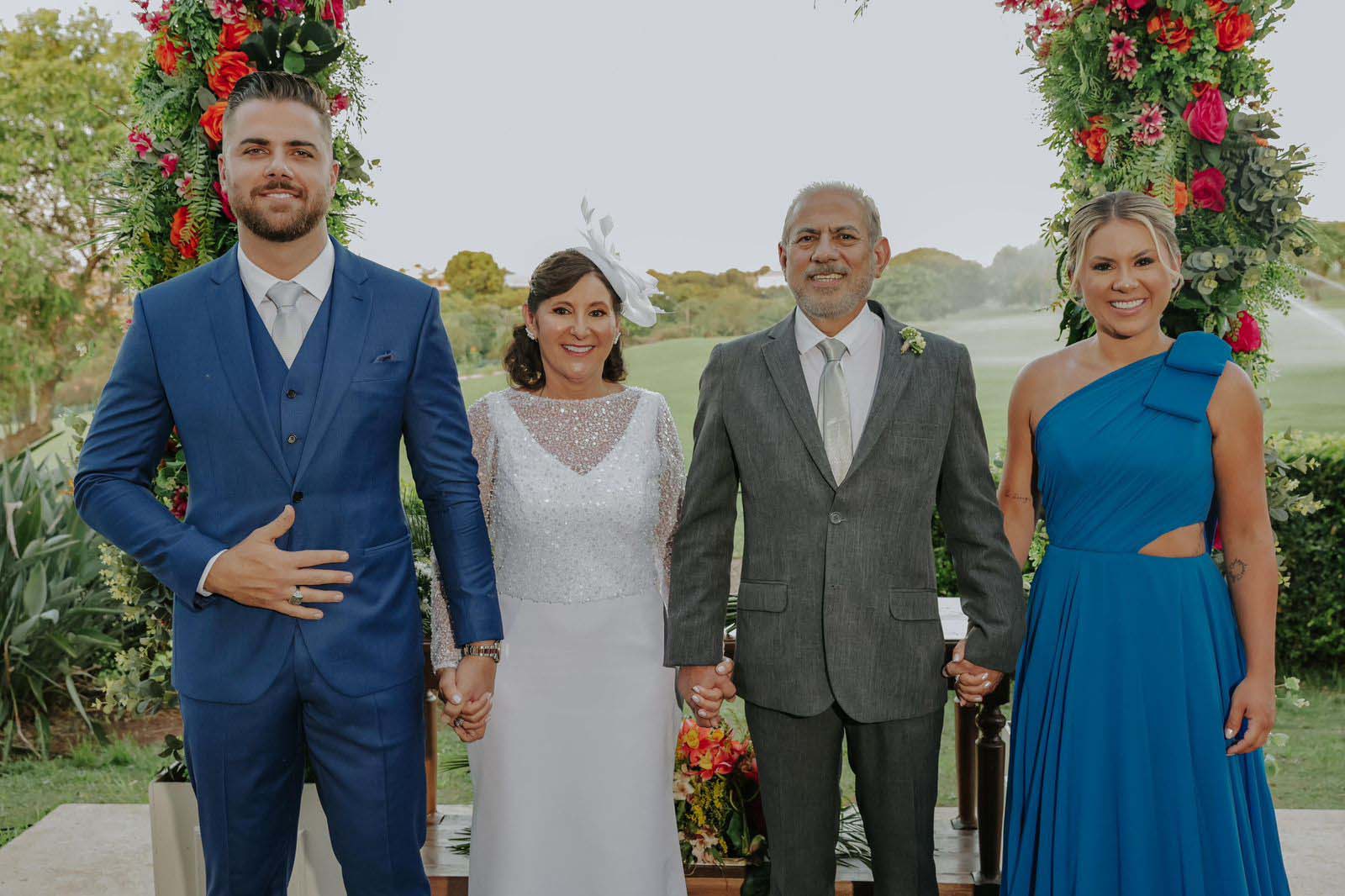 Natália Toscano celebra o casamento de sua mãe