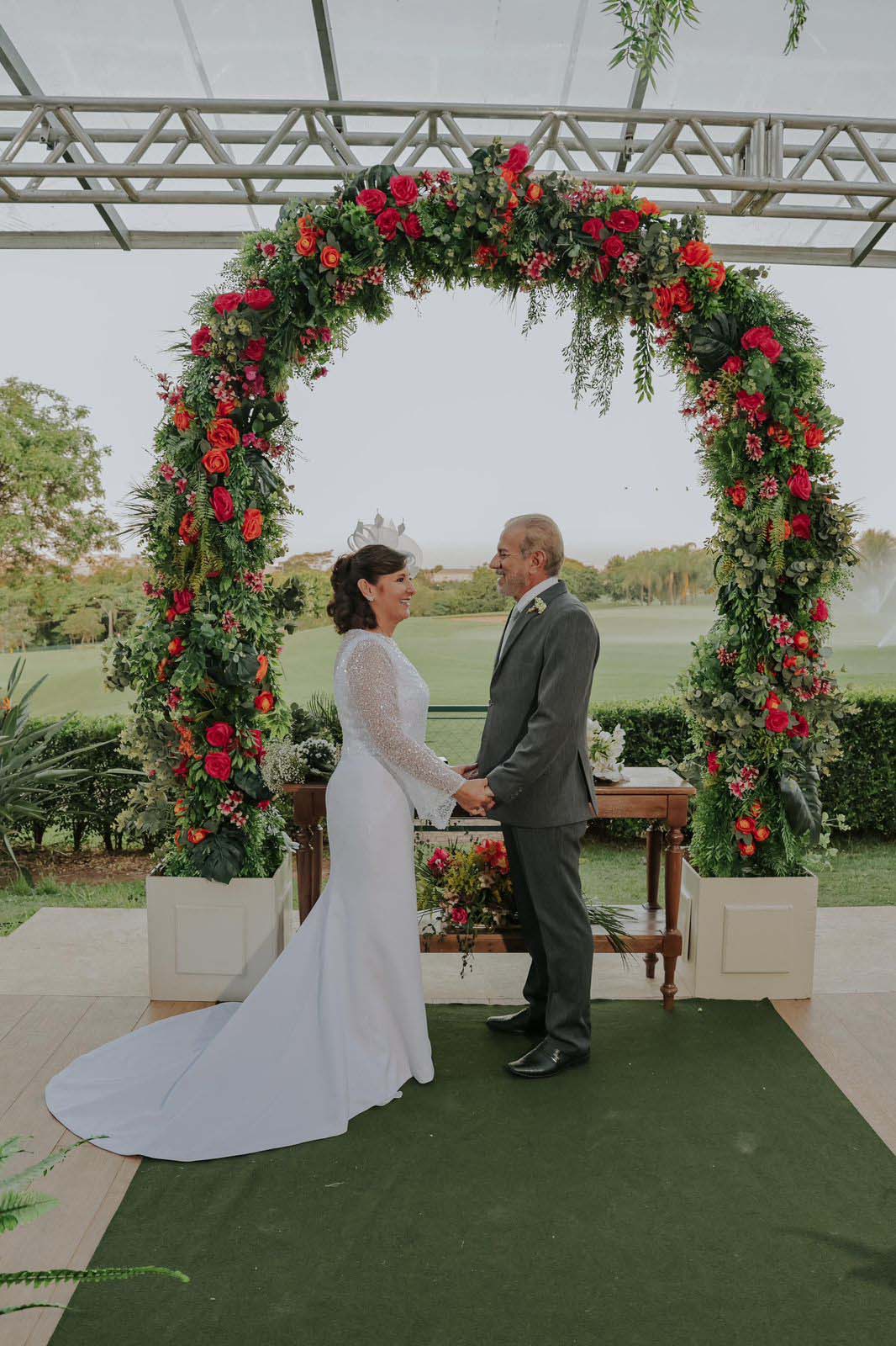 Natália Toscano celebra o casamento de sua mãe