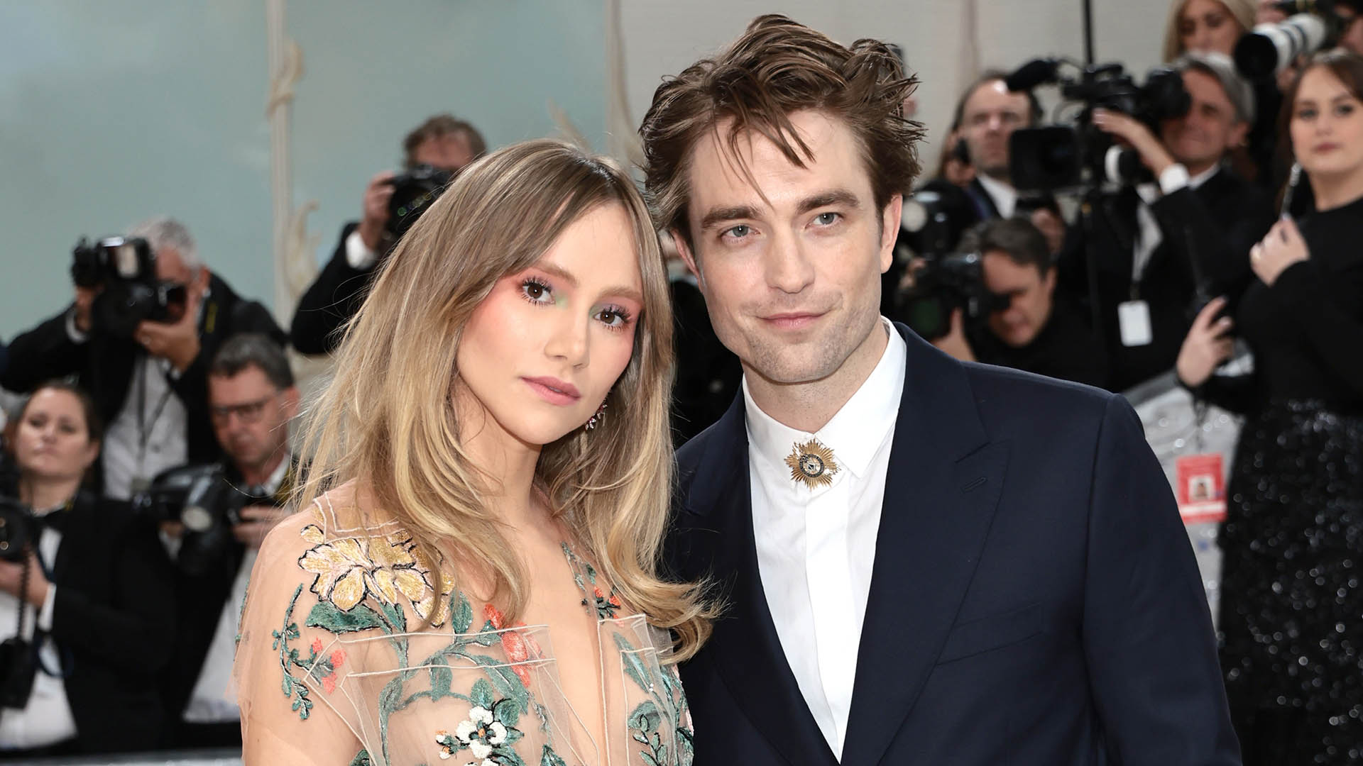 Suki Waterhouse e Robert Pattinson