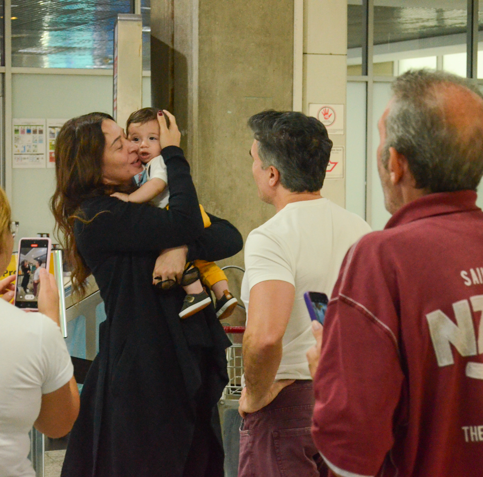 Claudia Raia reencontra Luca e Jarbas Homem de Mello