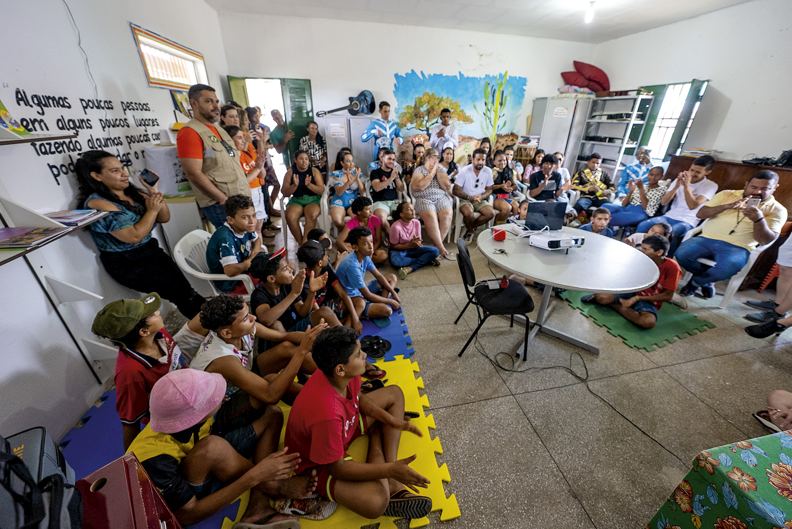 Gardênia Cavalcanti e Thiaguinho se emocionam em pleno sertão de Alagoas