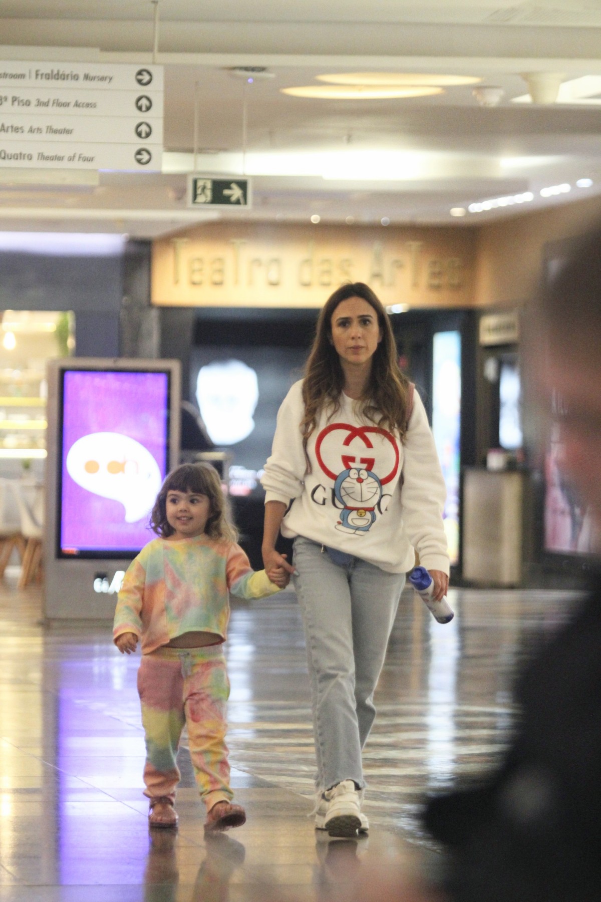 Tata Werneck curte passeio com a filha, Clara Maria