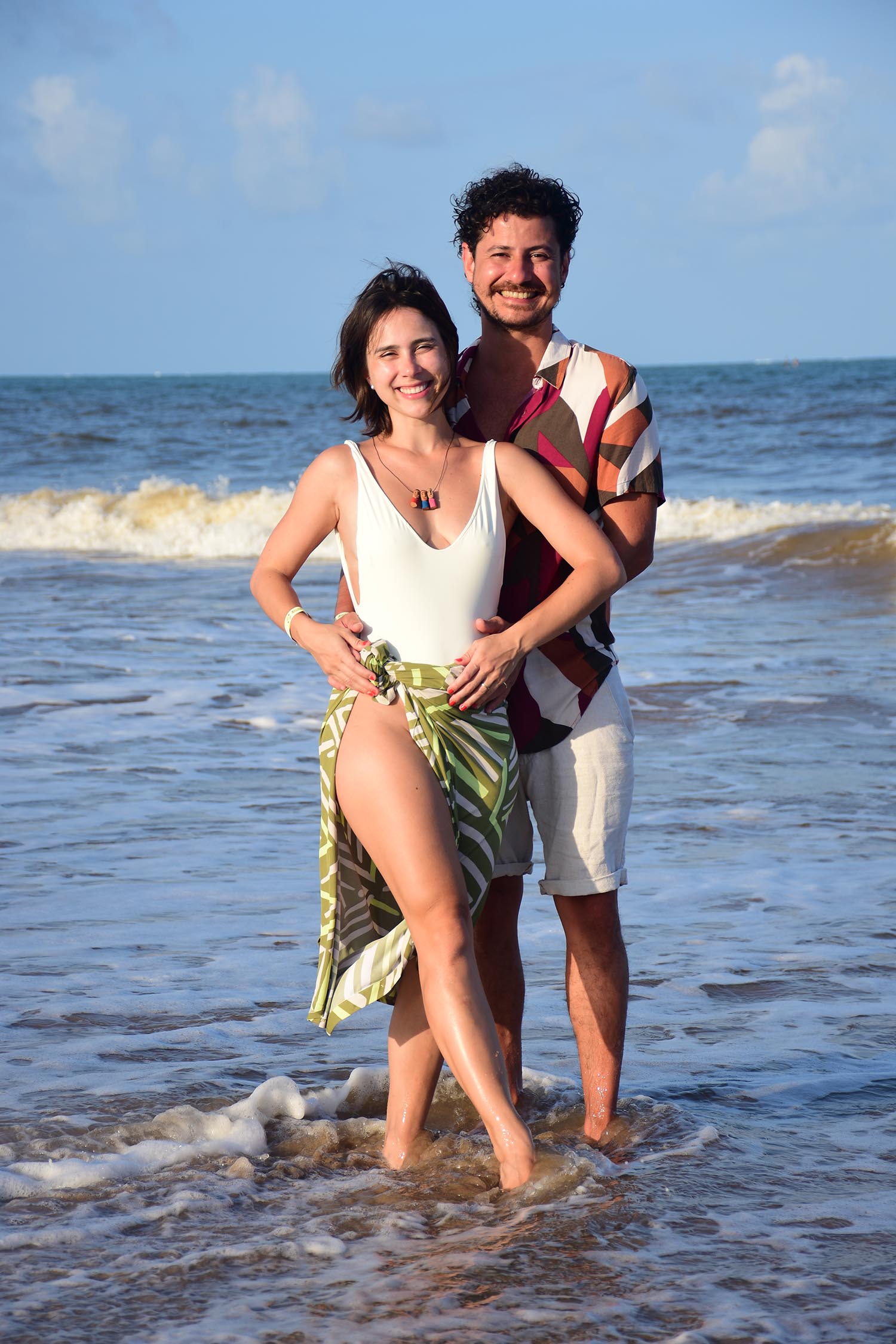 Daphne Bozaski com o marido, Gustavo Araújo, e o filho, Caetano