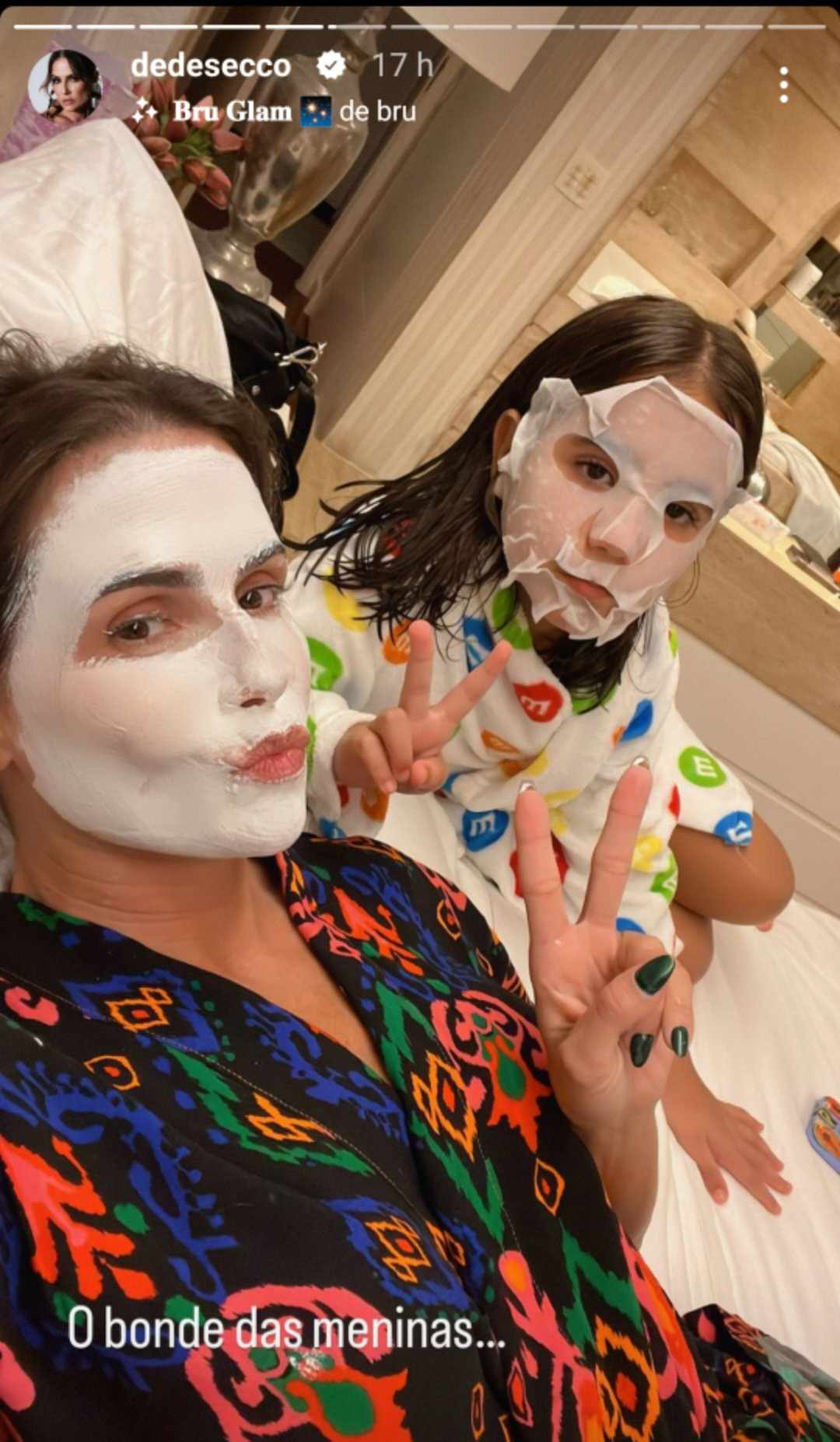 Filha Deborah Secco faz spa com a atriz