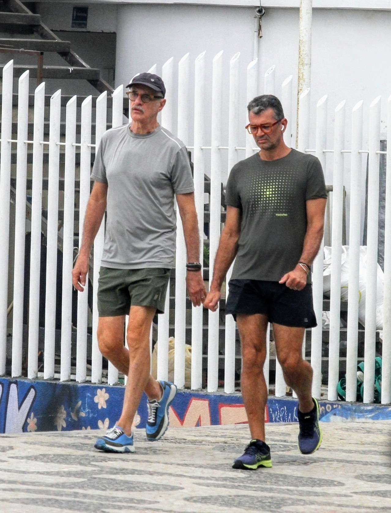 Marcos Caruso curte passeio com o namorado