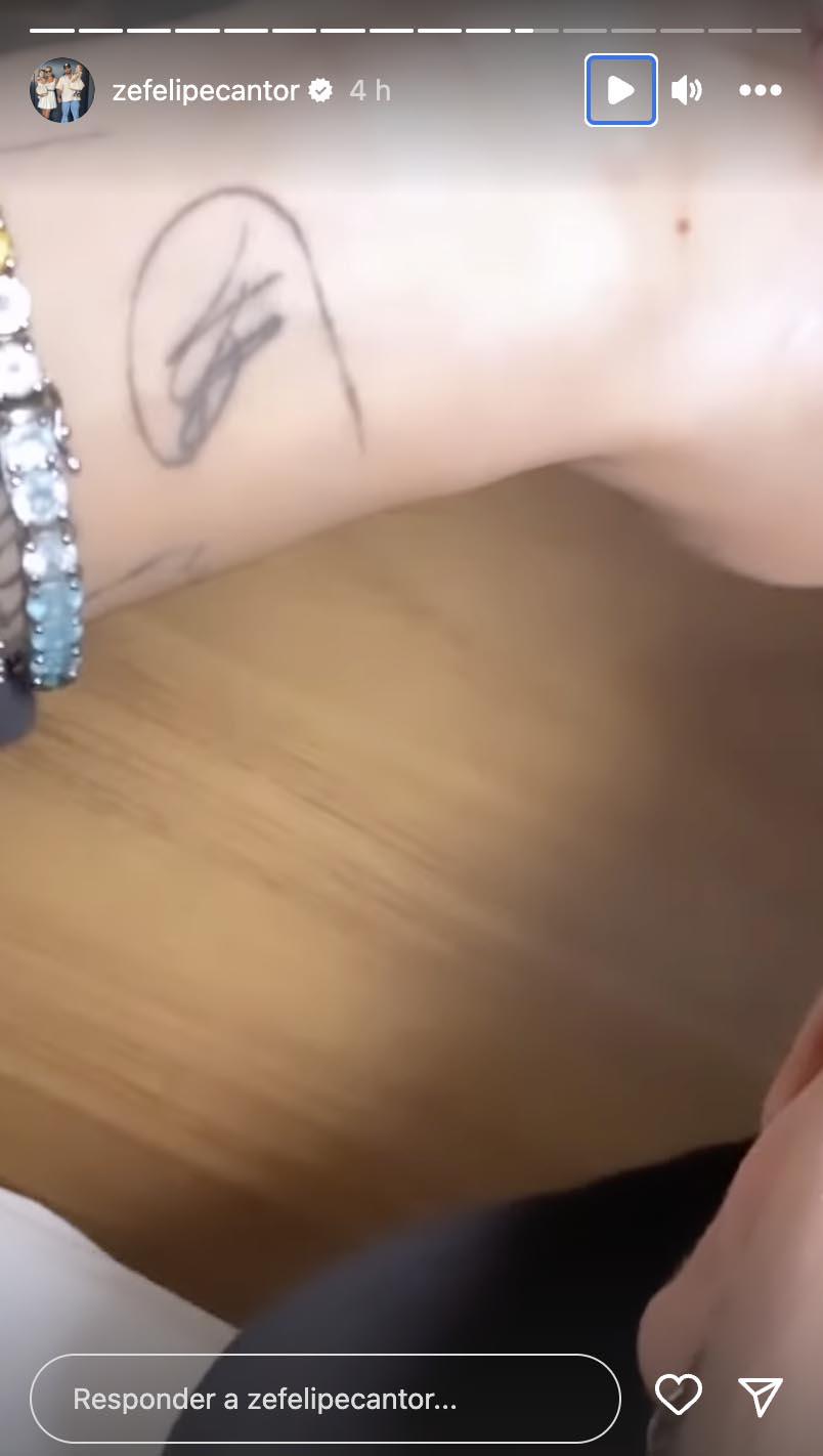 Tatuagem do Zé Felipe para a mãe, Poliana Rocha