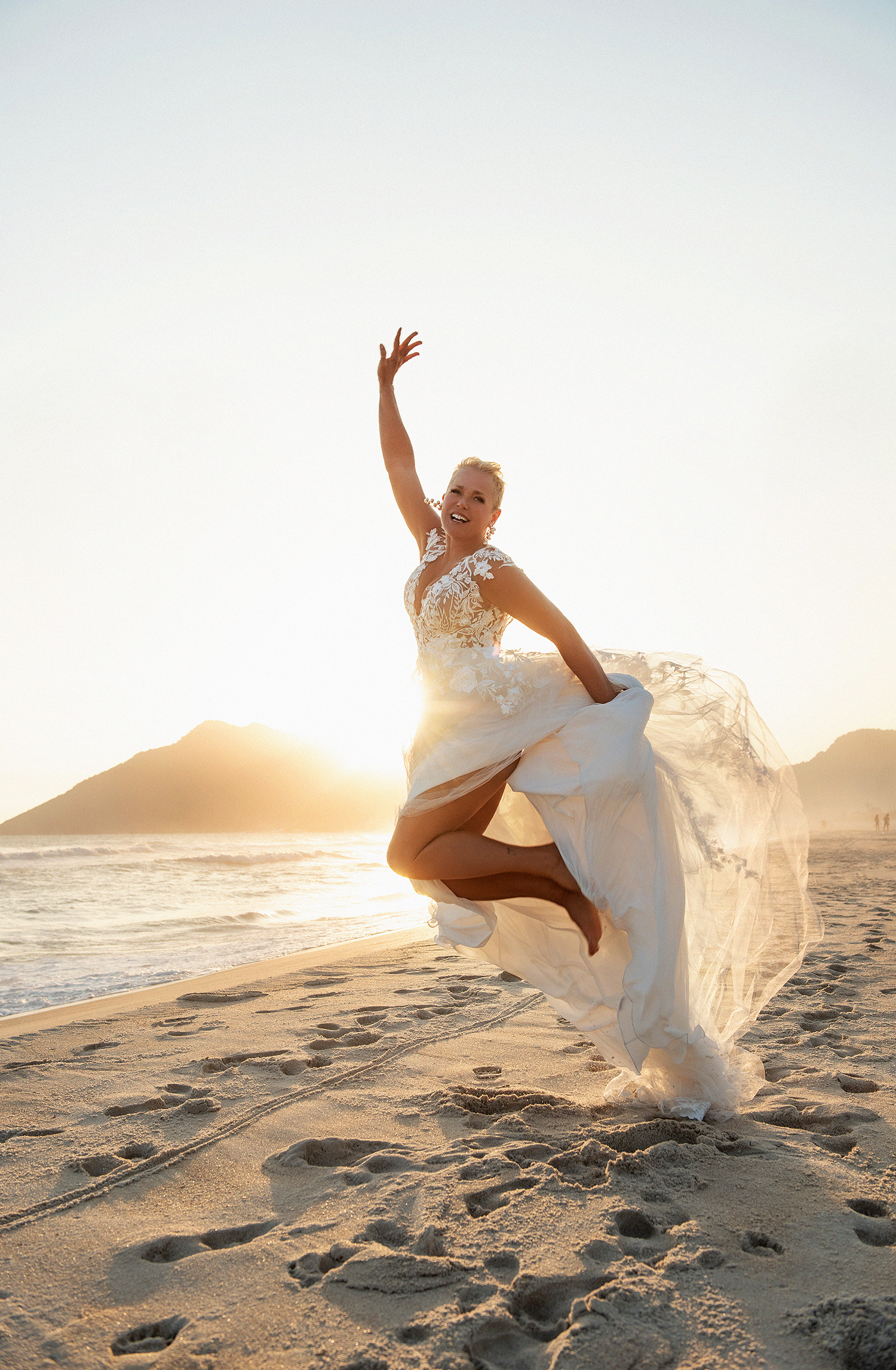 Xuxa Meneghel em ensaio fotográfico na Revista CARAS