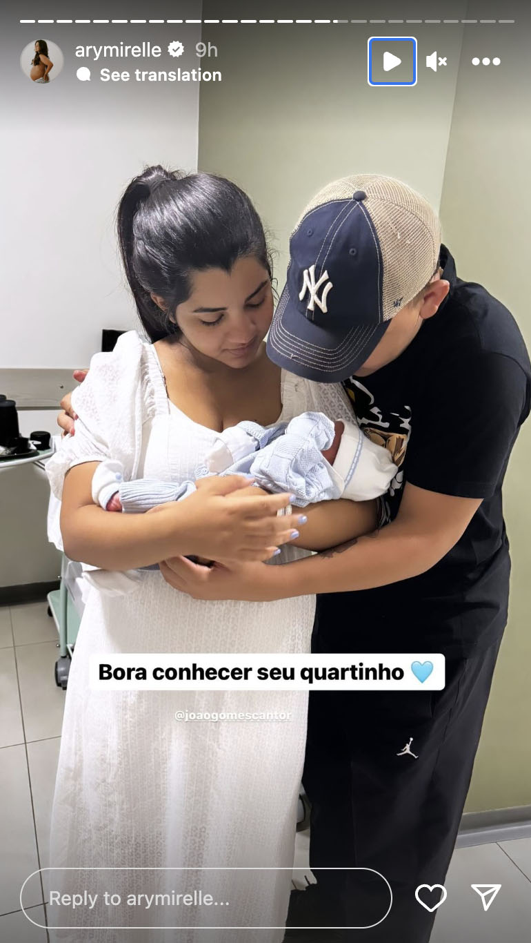 Ary Mirelle e João Gomes com o filho, Jorge