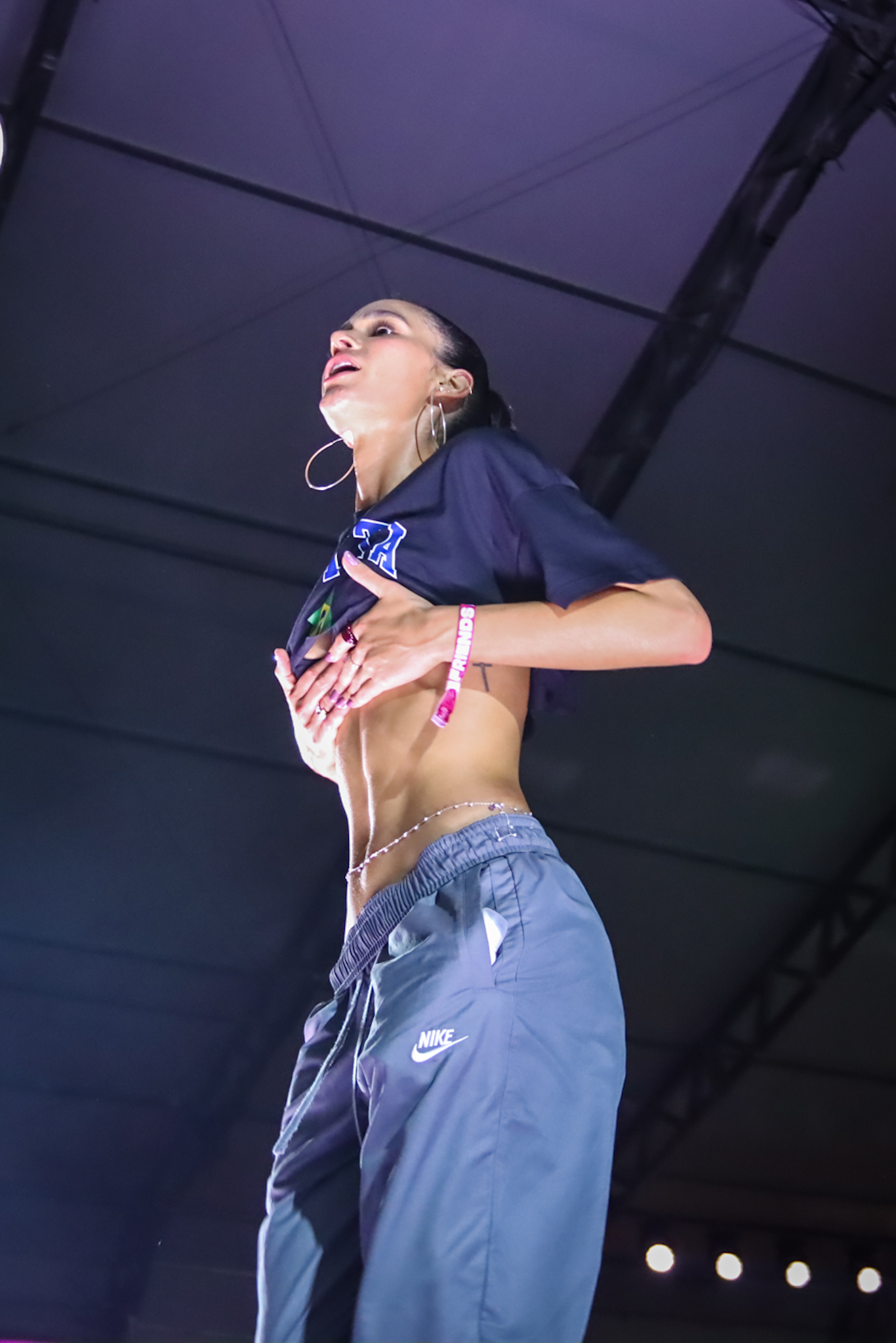 Bruna Marquezine curte o show de Anitta