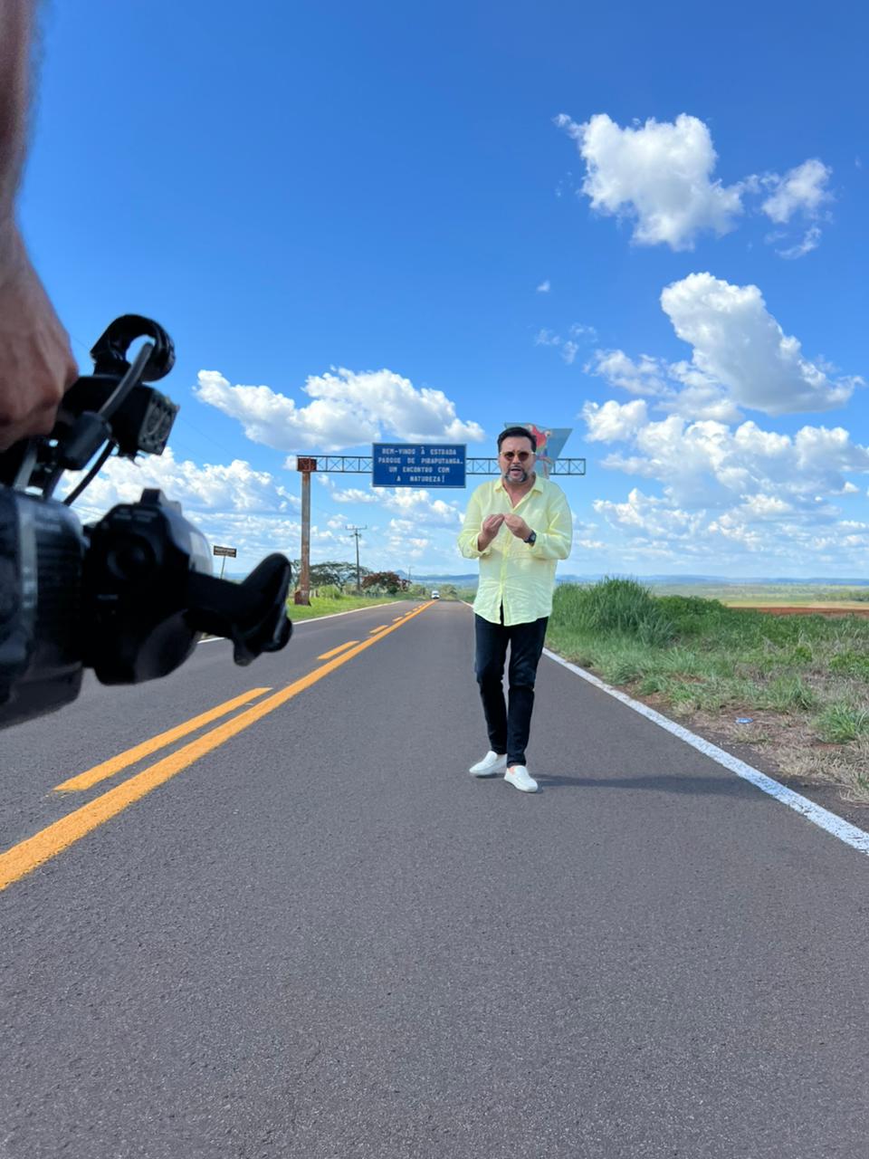 Geraldo Luís tem viajado pelo Brasil para o novo programa na Rede TV! (Foto: Divulgação)