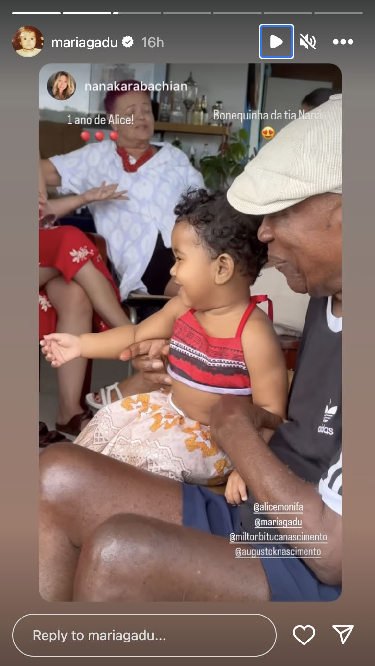 Maria Gadú comemora o aniversário da filha