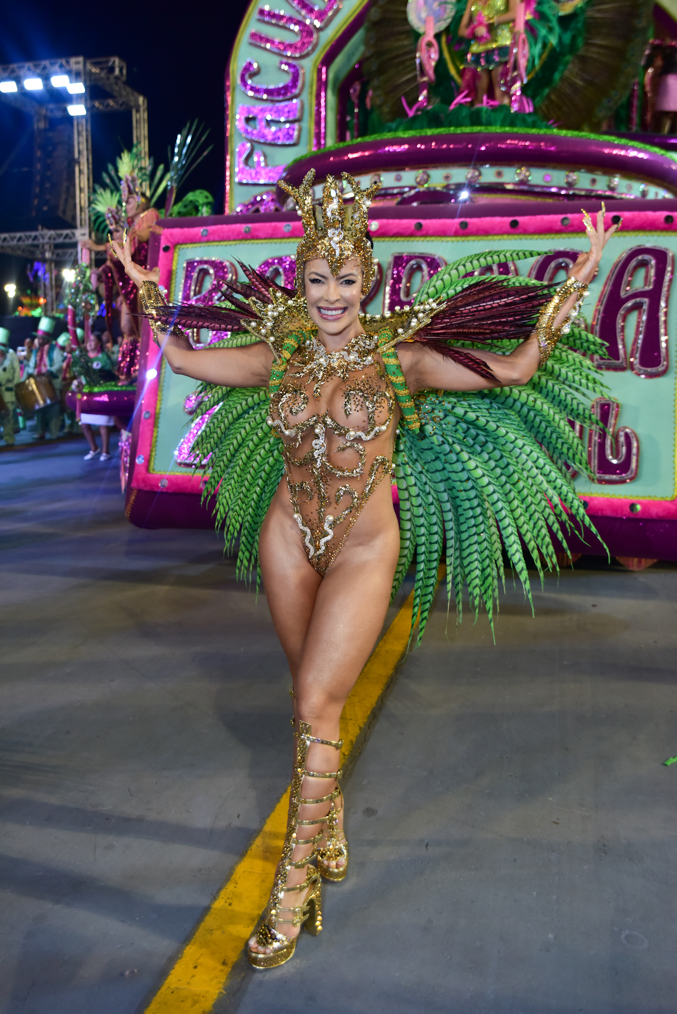 Jaquelline Grohalski pro desfile da Barroca Zona Sul no Sambodromo do Anhembi em São Paulo. Fotos Leo Franco/ Agnews