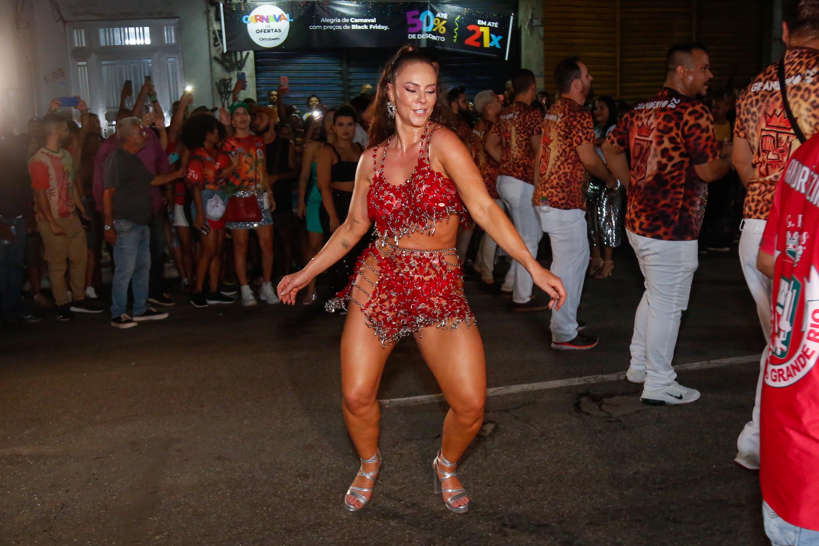 Paolla Oliveira em ensaio da Grande rio