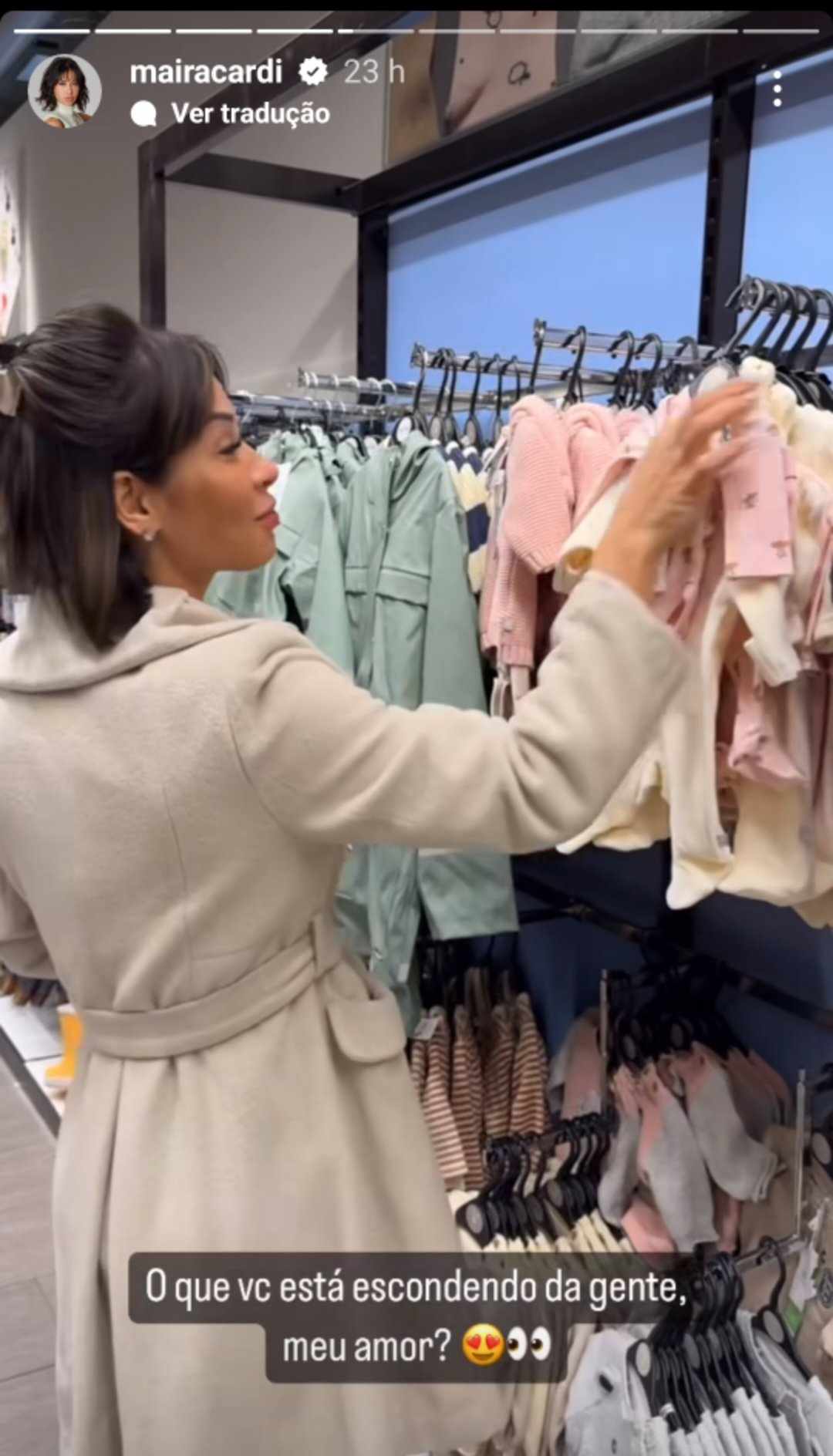 Maíra Cardi ve roupas de bebê