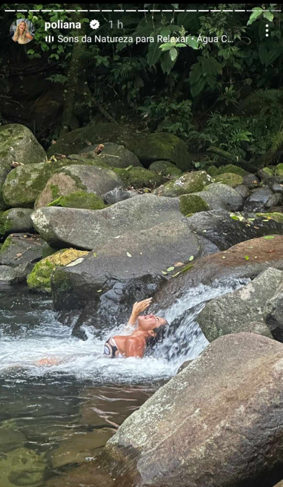 Poliana Rocha na cachoeira