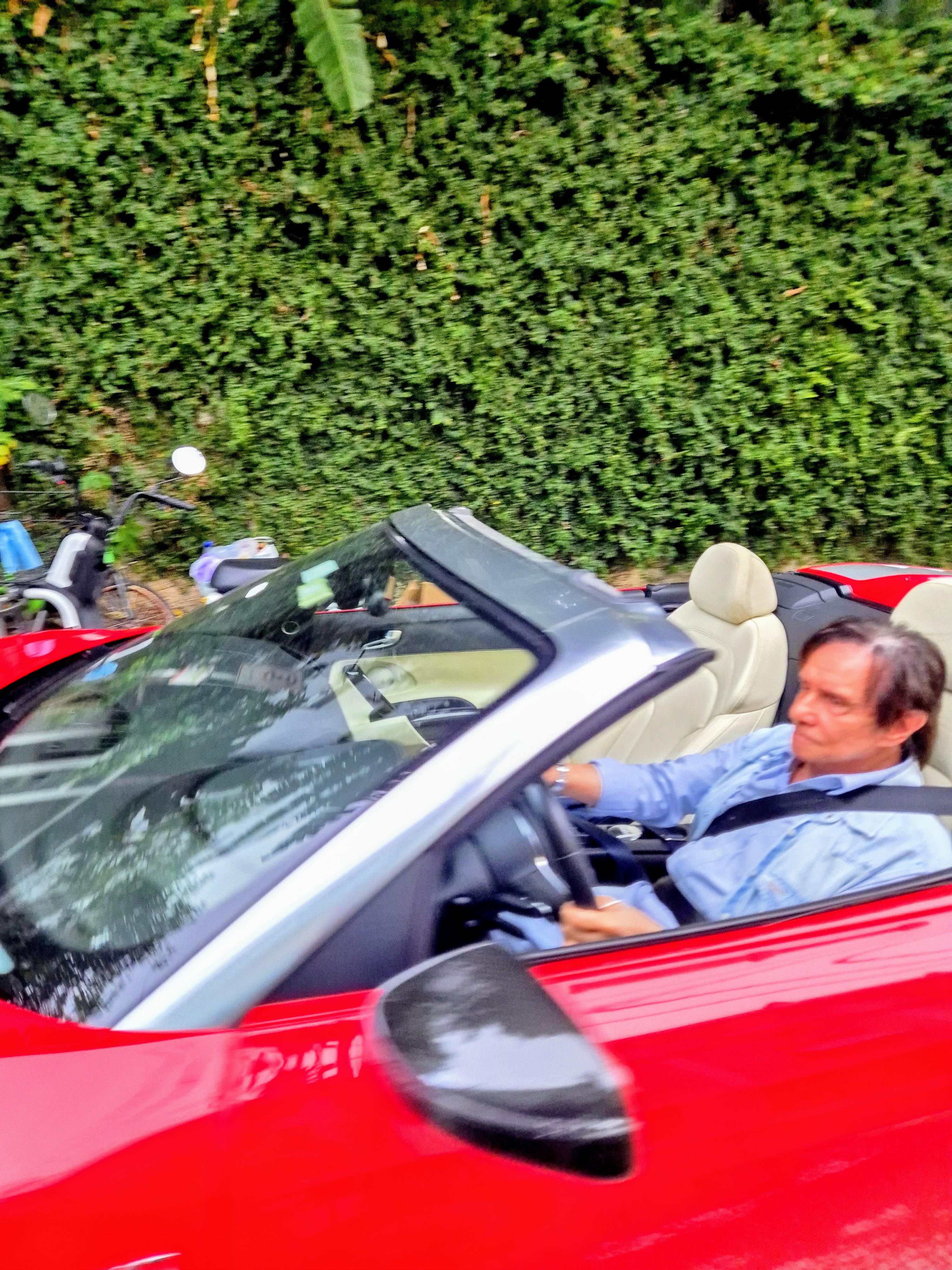 Roberto Carlos é flagrado em passeio no Rio de Janeiro - Foto: Dan Delmiro / AgNews